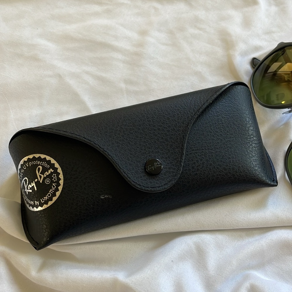 Ray • Ban Sunglasses + Case - Picture 4 of 5